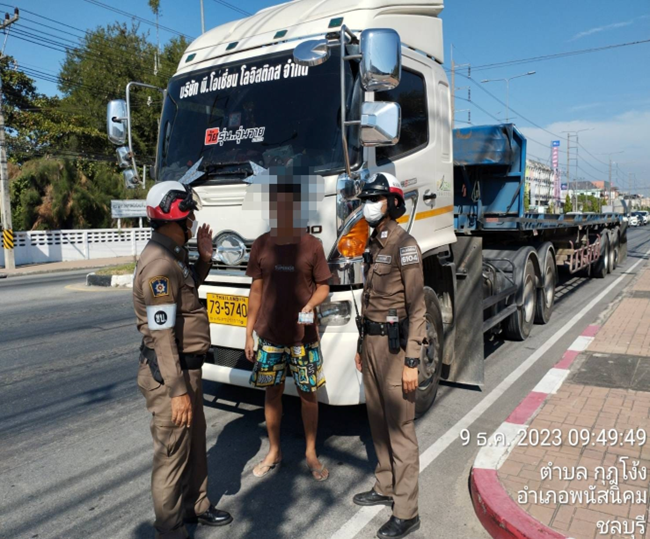 กวดขันวินัยจราจรประชาสัมพันธ์​รถบรรทุกให้ขับขี่ด้วยความระมัดระวังในเขตชุมชน