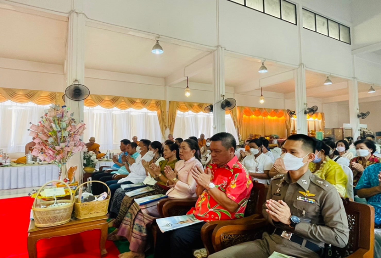 ร่วมโครงการนายอำเภอพาเข้าวัด (วันพระ) ภายใต้โครงการสร้างความปรองดองสมาฉันท์ โดยใช้หลักศาสนา ขยายผลสู่หมู่บ้านศีลธรรม อำเภอพนัสนิคม