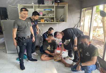 ปิดล้อมตรวจค้น มุ่งมั่น​ แก้ไข​ ขจัดภัย​ ยาเสพติด