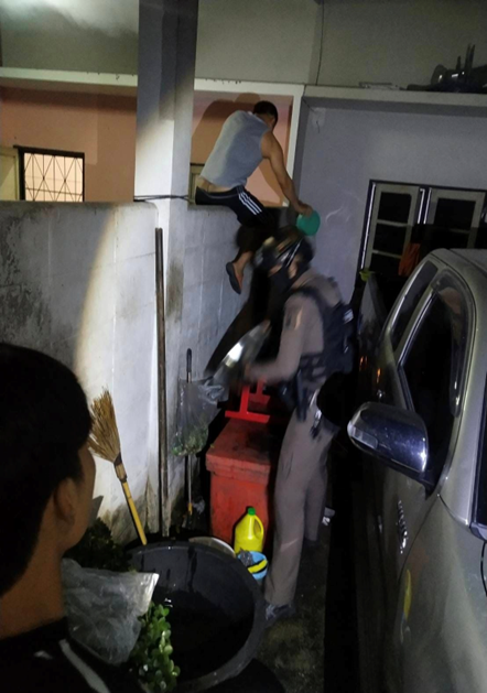 ตรวจสอบเหตุไฟไหม้ถังแช่ในบ้าน