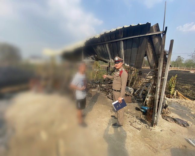 ตรวจสอบเหตุเพลิงไหม้โรงเก็บของ ที่ดินไม่มีบ้านเลขที่