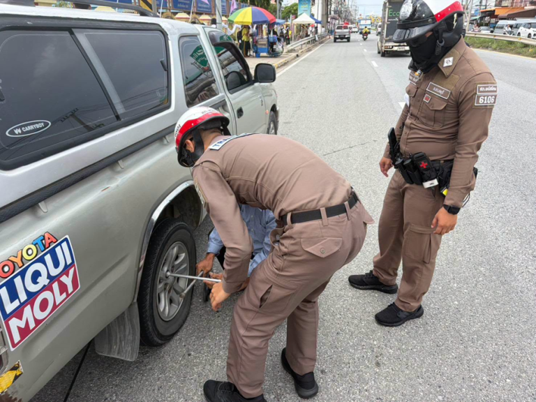 ช่วยเหลือประชาชนกรณีรถยนต์เสีย