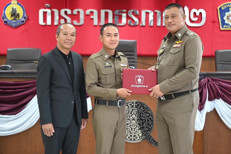 สภ.พนัสนิคม ที่ได้รับมอบรางวัลโครงการสุภาพบุรุษจราจร