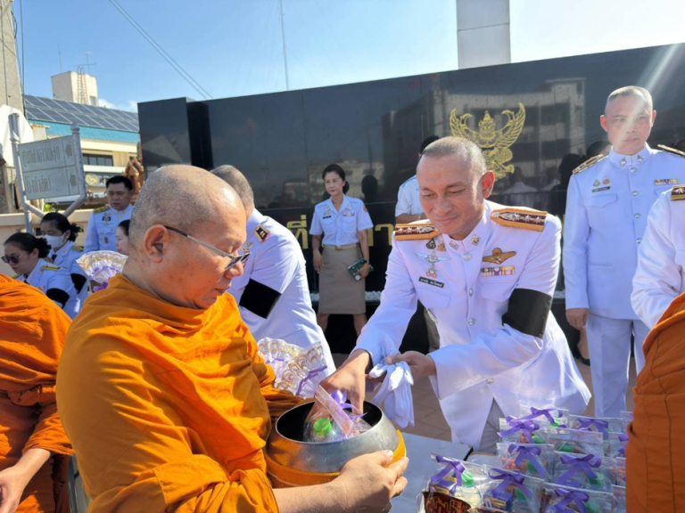 ร่วมพิธีเจริญพระพุทธมนต์และทำบุญตักบาตรถวายพระราชกุศลเฉลิมพระเกียรติสมเด็จพระนางเจ้าฯพระบรมราชินีเนื่องในโอกาสวันเฉลิมพระชนมพรรษา 3 มิถุนายน 2569