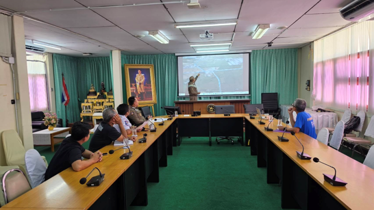 ร่วมประชุมเตรียมความพร้อมในการจัดการจราจรงานแข่งขันเมืองพนัสมินิ-ฮาล์ฟมาราธอน ครั้งที่ 23