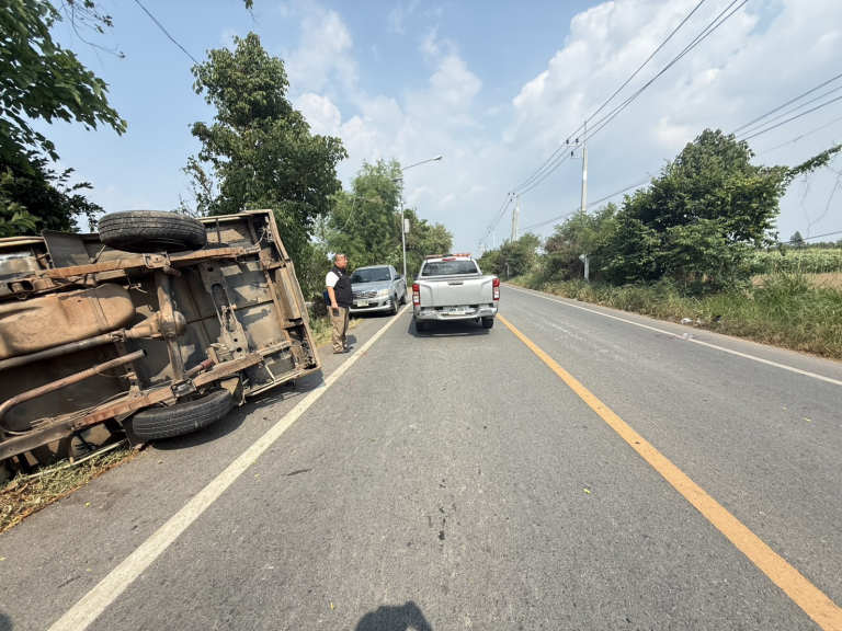 ตรวจสอบที่เกิดเหตุ อุบัติเหตุรถตู้ทึบเฉี่ยวชนทรัพย์สินราชการได้รับความเสียหาย