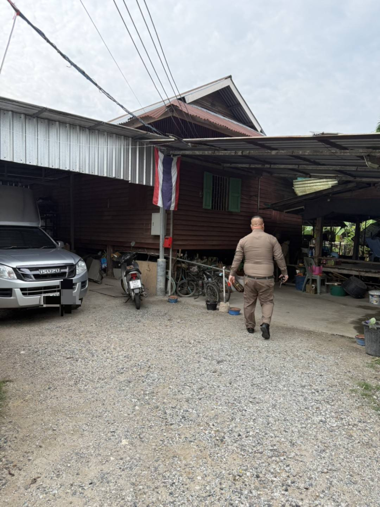 ร่วมชันสูตรพลิกศพในที่เกิดเหตุ บริเวณ ต.พนัสนิคม